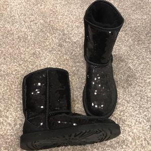 Brand New Sequin Ugg short boot black size 5